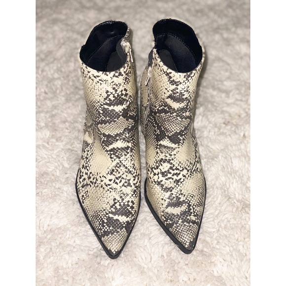FAUX PYTHON SNAKE PRINT BOOTIES - Picture 3 of 4